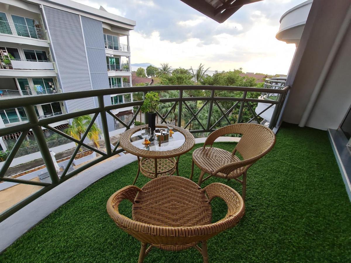 Perdana Serviced Apartment & Resorts Padang Mat Sirat Eksteriør billede