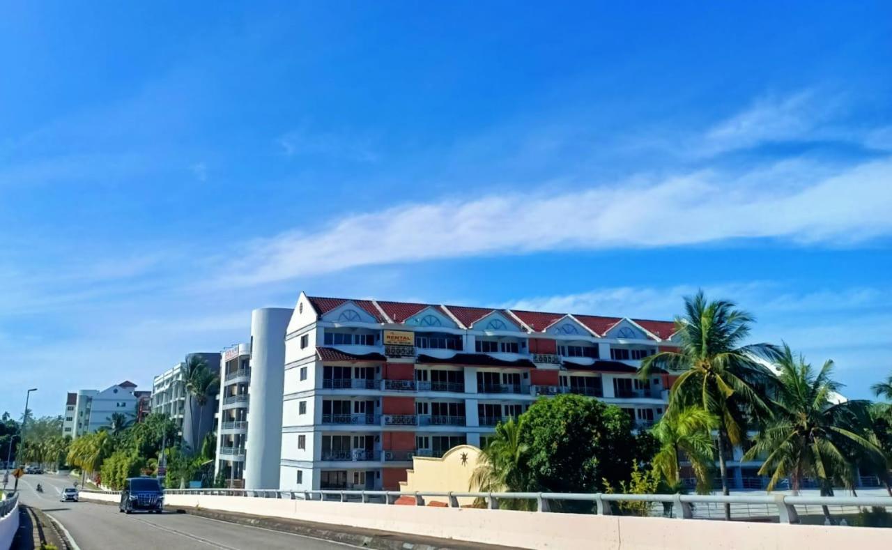 Perdana Serviced Apartment & Resorts Padang Mat Sirat Eksteriør billede