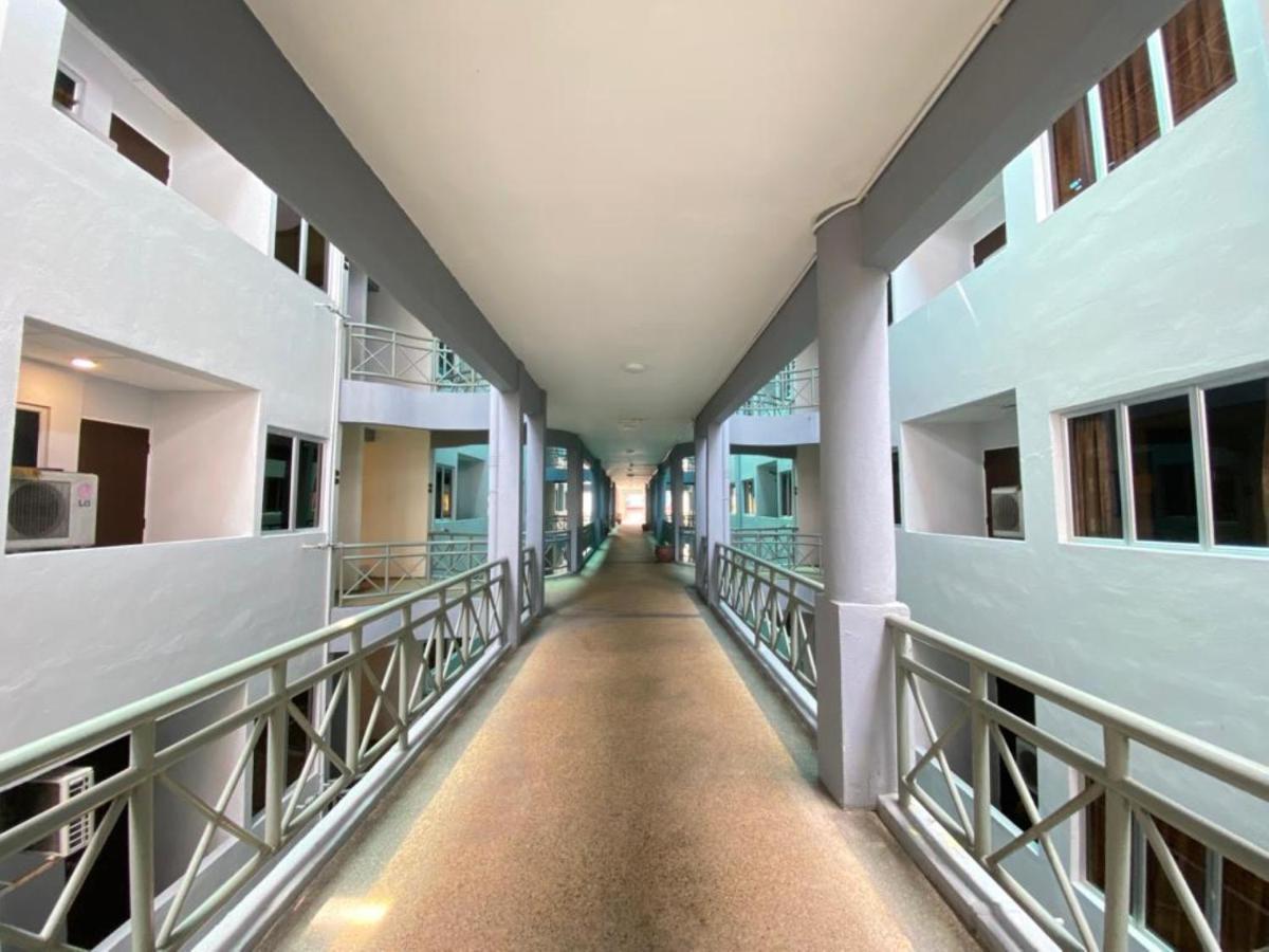 Perdana Serviced Apartment & Resorts Padang Mat Sirat Eksteriør billede
