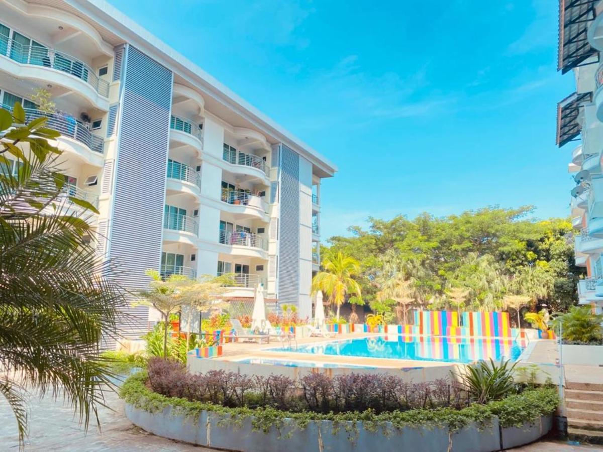 Perdana Serviced Apartment & Resorts Padang Mat Sirat Eksteriør billede