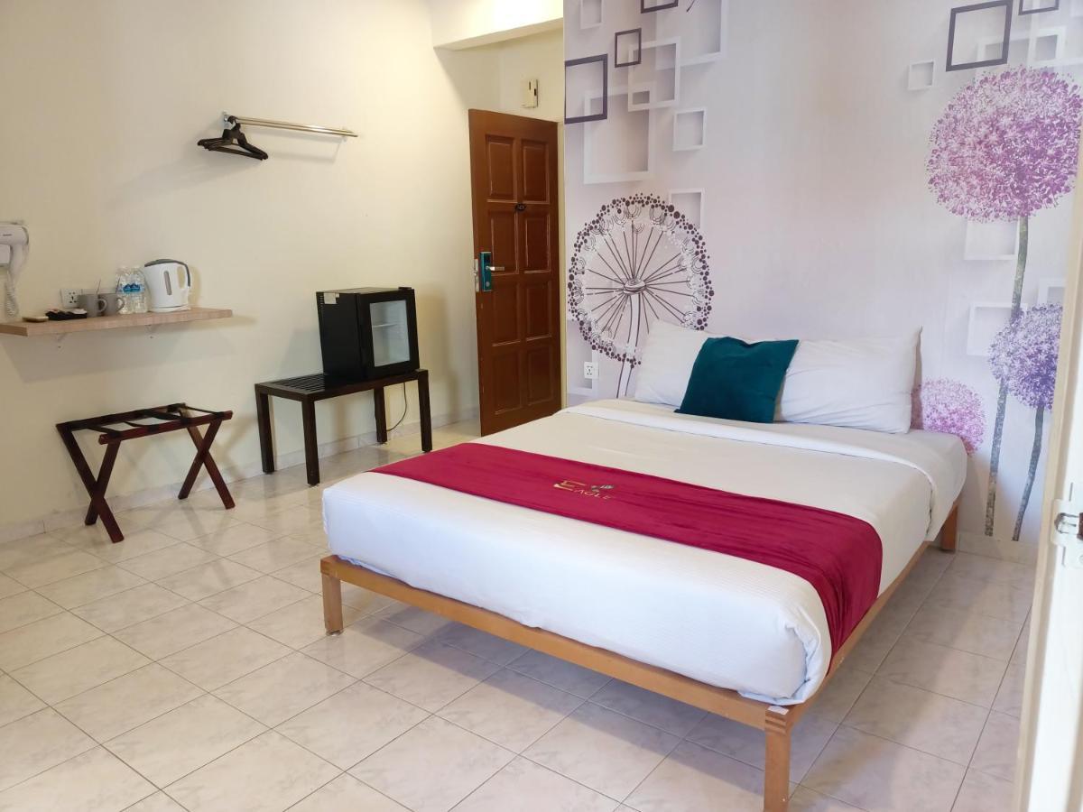 Perdana Serviced Apartment & Resorts Padang Mat Sirat Eksteriør billede