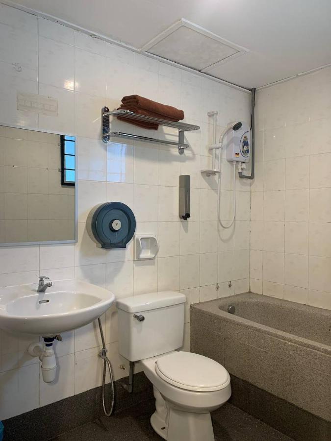 Perdana Serviced Apartment & Resorts Padang Mat Sirat Eksteriør billede