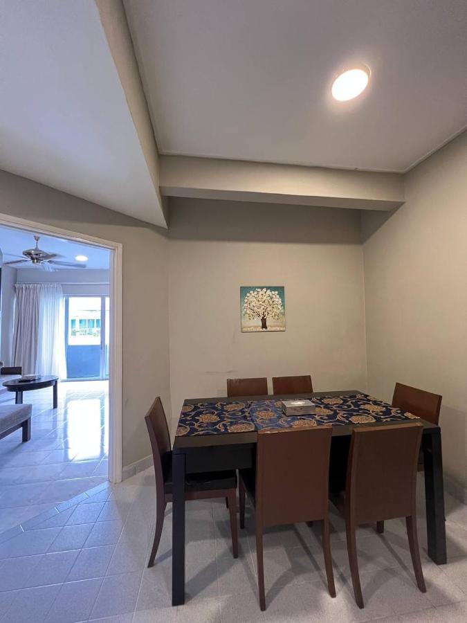 Perdana Serviced Apartment & Resorts Padang Mat Sirat Eksteriør billede