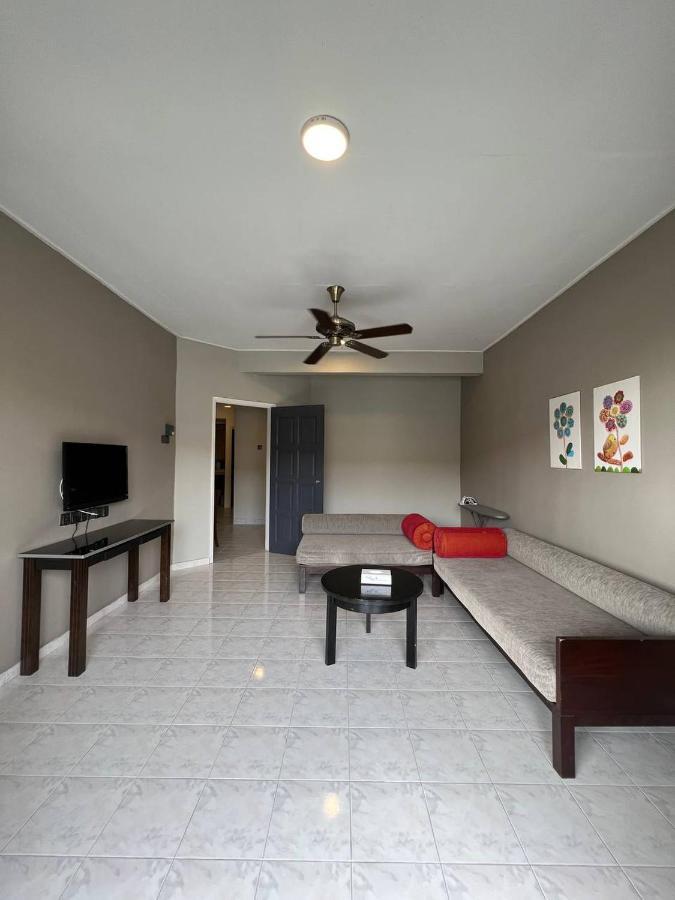 Perdana Serviced Apartment & Resorts Padang Mat Sirat Eksteriør billede