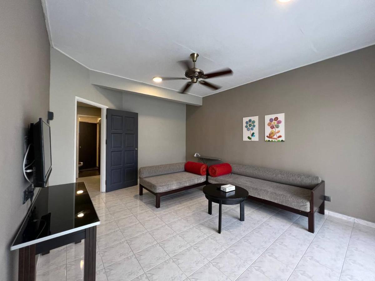 Perdana Serviced Apartment & Resorts Padang Mat Sirat Eksteriør billede
