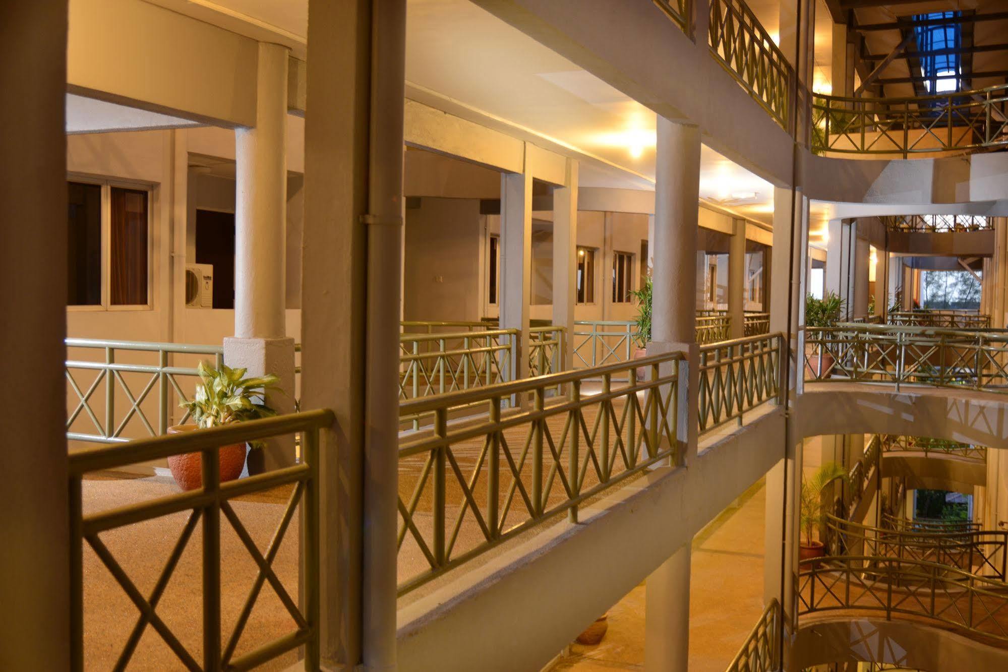 Perdana Serviced Apartment & Resorts Padang Mat Sirat Eksteriør billede